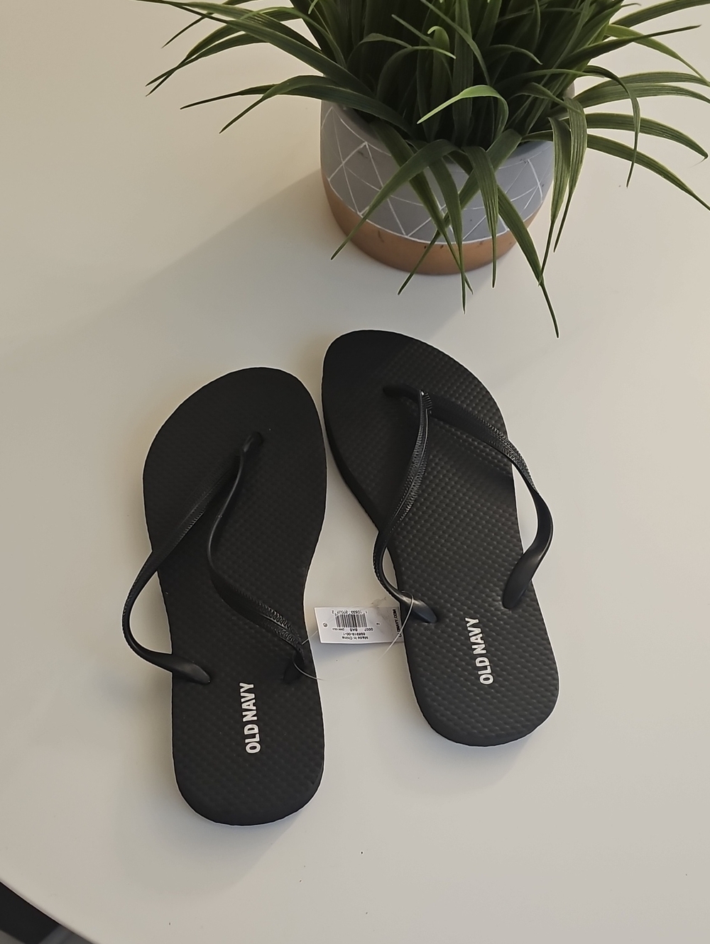 Old Navy Women's Black Flip Flop Sandals